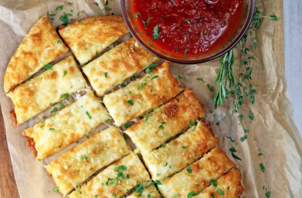 Cheesy Keto Garlic Bread - Listen to Mind